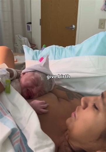 I’m a MUSCLE MOMMY 🫦 #fyp #musclemommy #postpartum #postpartumbody