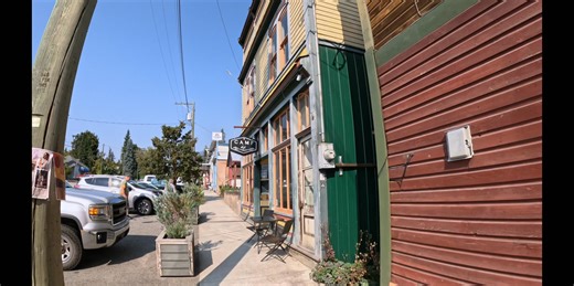 Highway 6 through Slocan, Silverton, and New Denver is one of the most iconic motorcycle routes in the Kootenays — and for good reason. Sweeping curves, lakeside stretches, and barely another vehicle in sight. This is road therapy. 📍Add it to your route — and don’t forget to stop for the views. | Arrow Slocan Tourism