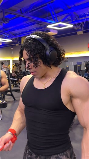 Franco Canela on Instagram: "Un besito para mis fans Outfit: @youngla . . . Suplementos: @bjssupplements . . . #fit #ﬁtness #fitnessmotivation #fitnessmodel #gym #gymmotivation #motivation #motivacion #fyp #fypppppppppppppppppppppppppppppppppppppppppppppppppppppppppppppppppppppp #fypシ #parati #posing #aesthetic #aesthetics #bodybuilder #bodybuilding #natty"