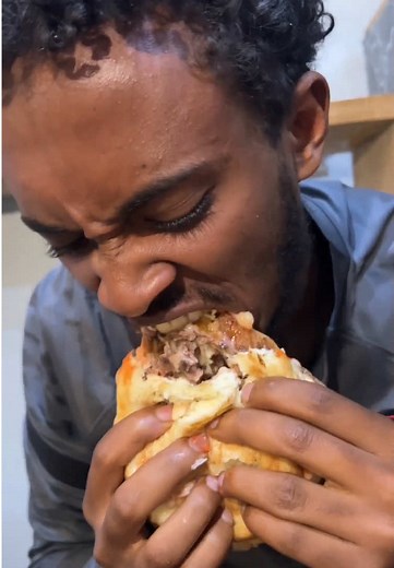 መሀል ቦሌ ላይ ለ3 በ1200 ብር 😱@makebachecken Double cheese- -350 Special pizza 550 Bole in front of tele warka tower ground #zebetareview #reviewfood #ዘበጣ_review