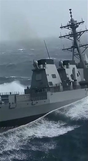 What’s Hiding at the Bottom of the Ocean? 🐙 #Shorts #DeepSea\n😍