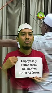 Ada 16 kelas dekat MTSFAZ ni.. Peringkat rendah, darjah 1 sampai 6, ada 2 kelas. Dekat peringkat menengah pulak, dari tingkatan 1 sampai 4 ada 1 kelas tiap-tiap tingkatan. Keseluruhannya pelajar dekat MTSFAZ ni ada dalam 300 orang. Guru-guru ada dalam 40 orang. Semuanya ditempatkan dalam lot kedai 3 tingkat dekat Gombak. Sebab tu mereka ni nak bina bangunan baru.. Nak belajar Al Quran pun lagi selesa. Tanah dah beli dan saya pun dah pergi melawat tanah tapak bangunan baru MTSFAZ ni. Jom bersama-