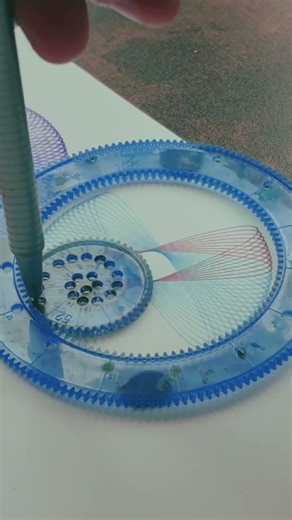 Relaxing Spirograph Drawing for Your Daily Calm