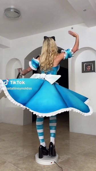 I’m so ready for this 31 costume Halloween series! Stay tuned yall!! 🩵#halloween #costume #alice #costumeideas #aliceinwonderland Halloween costume ideas @Cherryamaru🍒