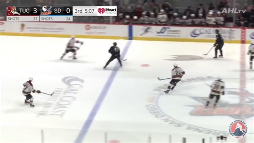 Another AHL debut, another first career AHL goal. This time, it's Konnor Smith👏 | AHL