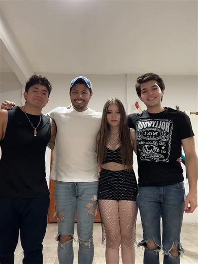 Baileleeeeeee@juanbernardoflowers @rafaelserdan @samm_vq 😮‍💨🤣