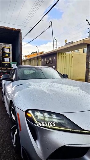 Las nuevas restricciones migratorias en Estados Unidos han complicado la vida de miles de ecuatorianos. Redadas, deportaciones y miedo han hecho que muchos se pregunten: Si regreso a Ecuador, ¿cómo llevo todo lo que he construido? En ImporAuto tenemos la solución. Importamos tu menaje de casa desde Estados Unidos a Ecuador de forma segura, confiable y sin complicaciones. Lleva contigo ropa, muebles, herramientas, electrodomésticos y hasta tu vehículo. Estamos en Ecuador, en la Av. Héroes de Verd