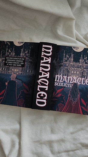 Another Manacled ready to be gifted. I left this one with deckled edges, and rounded the spine. Now to finish the foiled cover version of this 😮‍💨 Manacled by SenLinYu can be downloaded and read for free on Ao3 til the end of the year. Buying & selling fan fiction is illegal. Typeset - @Liz #Bookbinding #Bookbinder #Manacled #FanFic #FanFiction #Dramione #dracomalfoy