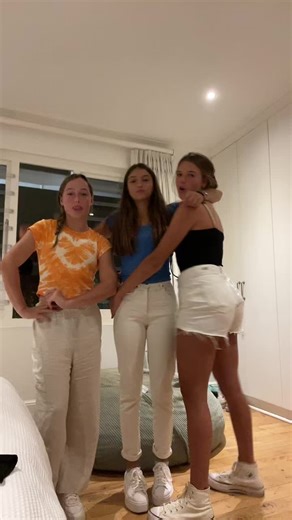 gabi howarth (@gabi.howarth)’s videos with original sound - Gugu🍁