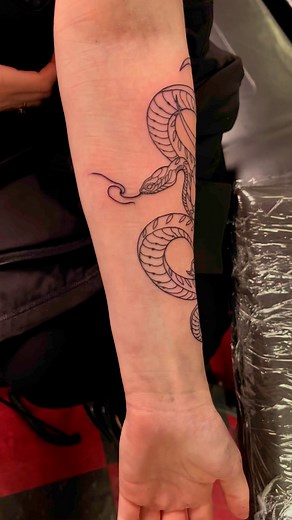 My custom snake outline on skin! Color is next :) yassss 💫✔️👌🏻 #tattoos #snaketattoo #snakeart #skinart #iowatattooartist #ladytattooer | Manna Tattoos