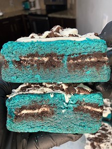 😮‍💨 4 Ways to Make Your Brownie Packaging SLAP Every TimeWith this? You’re gonna eat every time 😋👉🏾 Use a sharp knife 🔪 or pizza cutter — that’s what I’m using in this video.Both from Walmart or Hobby Lobby.Clean cuts = clean presentation every time 💅🏾🍫 Now let’s get into it…👉🏾 Let them cool all the wayChill for 1 hour or freeze to speed it up 🥶Warm brownies fall apart — let ‘em set.👉🏾 Freeze your toppingsAfter drizzling, freeze 10–15 min 🧊No smears, just clean, matte finishes.👉�