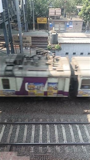 Very high speed of mumbai local train!!#indianrailways#localtrain