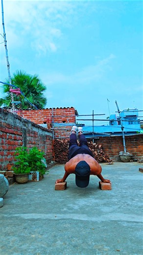 Handstand Power 💪 Balance Challenge #balancefitness #fitnesschallenge #homeworkout #viral