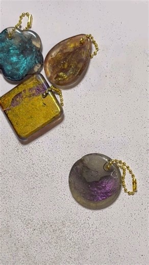 よくあるプラごみからキラキラキーホルダー作る#diy #ハンドメイド #簡単工作 #リサイクル #再利用 #polystyrene #shorts