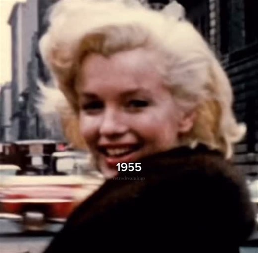 ☁️ on Instagram: "A 14-year-old fan recording Marilyn Monroe around NYC, 1955 🤍 Peter Mangone, a teenager from the Bronx, had been skipping school to wait outside the Gladstone Hotel, where Marilyn was staying following her divorce from Joe DiMaggio, hoping simply to catch a glimpse of her. One afternoon, Marilyn noticed him lingering, waved, and, unexpectedly, invited him to follow her as she spent the day walking through Manhattan with her entourage, including photographer Milton Greene. Usin