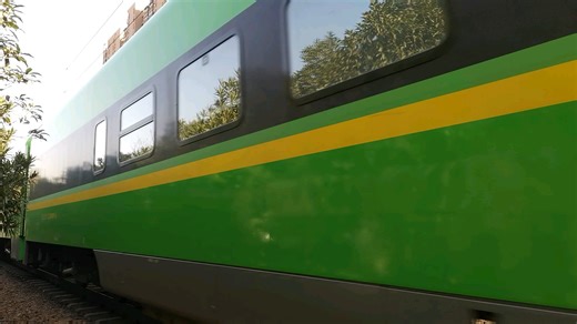 立及甬贴脸通过