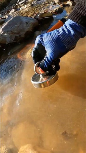 A Powerful Magnet Helps a Treasure Hunter make an incredible river find #viralshorts #metaldetecting