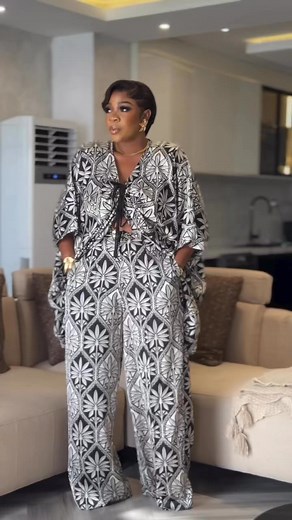 118K views · 1.1K reactions | Two piece that we love #styleinspobyteebliss | Styleinspo by teebliss | Facebook