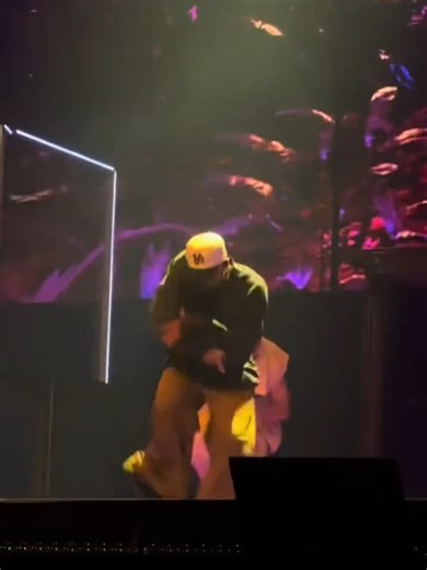 Chris Brown dancing to Sensational is SENSATIONAL 🔥🤩 #chrisbrown #chrisbrownofficial #teambreezy #chrisbrownfans #breezy #1111 #fyp #viral #tiktok