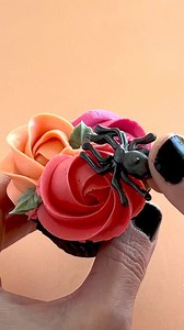 99K views · 245 reactions | Beginner halloween cupcake piping techniques. I'll put the tips used in comments #beginnerfriendly #halloweencupcakes #spookyszn #buttercreamcupcakes | Sophia Mya Cupcakes | Facebook