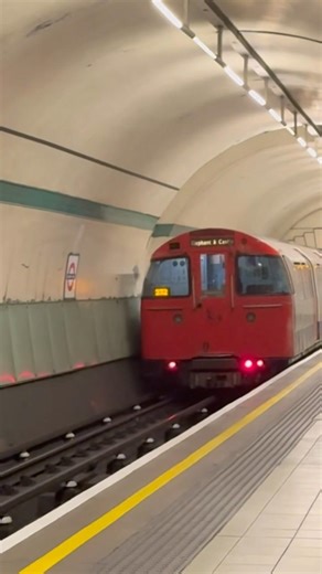 Unfit For Service Atrocious Sounding London Underground Bakerloo Line 72 Stock #train Kilburn Park
