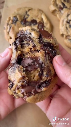 How to Make Air Fryer Chocolate Chip Cookies