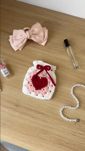 Lovely drawstring pouch you should definitely crochet ❤️ YouTube tutorial: mahum 🎀