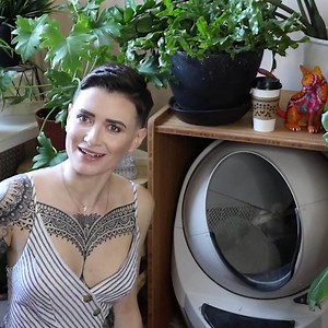 The Litter-Robot also helps manage odors and dirty paws around the house! | Litter-Robot by Whisker