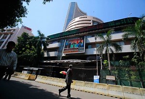 HCL Tech hits 52 week high ahead of board meeting on buyback today - BusinessToday