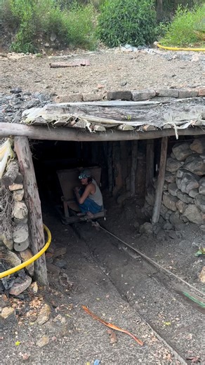 How mine workers give signal to mine train trolley driver to pull the cart back #treasuresearch | Sports World PK