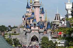 How to get Disney World Fast Passes for the busiest rides by 'pounding the app'