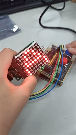 一次玩 Arduino 64顆 Led