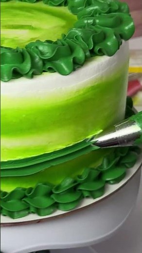 Satisfying Green Cake Decorating 💚 Easy Blended Buttercream Ideas #shorts