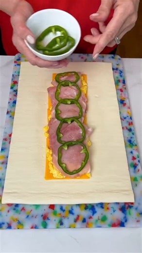 This breakfast is almost too pretty to eat 🥰 Easy Breakfast Braid | Robyn Q