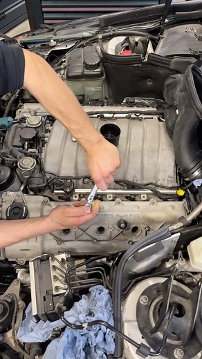 81K views · 892 reactions | Satisfying valve train repair on this big V8 殺 #mechanic #repair #mercedes #AMG #v8 #valvetrain #camshaft #diy #car #engine | Marius RBE | Facebook