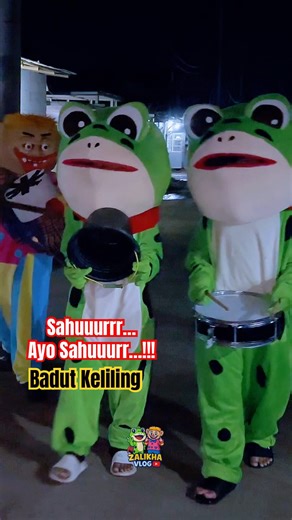 CLOWN & FROG Going Around to Wake You Up for SAHUR #shorts #shortvideo #frog #clown #viral #funny...