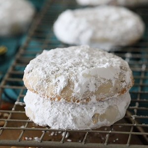 59K views · 273 reactions | These crisp, buttery Pecan Sandies are loaded with pecan pieces and absolutely melt in your mouth! RECIPE: https://sugarspunrun.com/pecan-sandies/ | Sugar Spun Run | Facebook