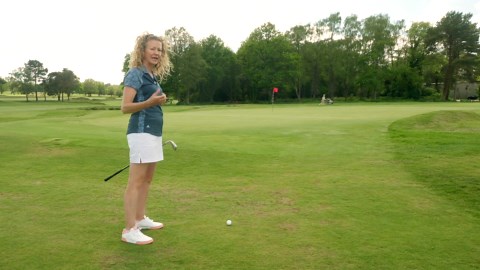 Which Clubs To Use For Different Chipping Techniques On The Golf Green