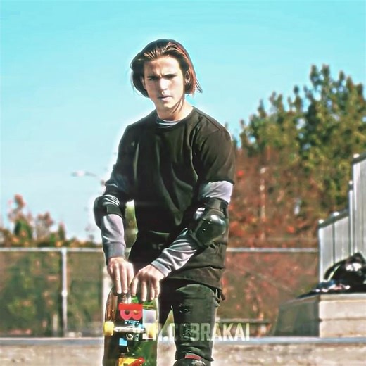 Robby practicing the most powerful miyagi-do kick 💀 #cobrakai #cobrakaiseries #netflix #shortsfeed