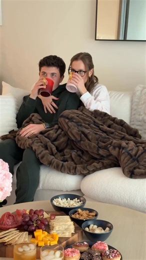 #fxpartner The perfect Valentine’s Day in ❤️😘🛋️ Stream @LoveStoryFX Love Story: John F. Kennedy Jr. and Carolyn Bessette now on Hulu and with #HuluonDisneyPlus available to bundle subscribers. Terms apply #LoveStory FX | Natasha Bure