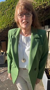 Spring is in the air! Turn the volume up because Spring sent a massive gust of wind to try and shut me up…didn’t work though 🌬️🤣 #MidlifeStyle #midlifewoman #midlifeblogger | Midlife Dramas in Pyjamas