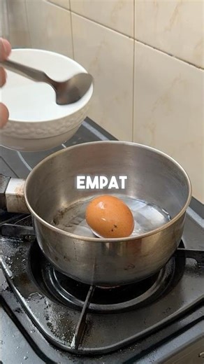 How to boil eggs using only 5 spoons of water?!!