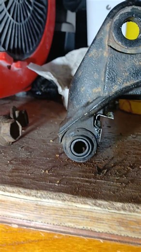 2007 chevy avalanche rear caliper slide pins were stuck. Going to replace boots and pins.