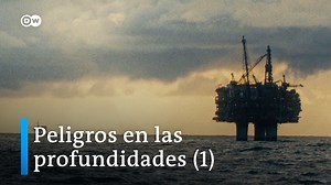 La extracción de gas y petróleo supone una amenaza, incluso cuando las plataformas están en desuso. En cualquier momento pueden escaparse sustancias tóxicas, que podrían poner en peligro vidas humanas y desencadenar una catástrofe medioambiental. Las compañías petroleras evaden la responsabilidad de desmantelar de forma segura las antiguas perforaciones. Son más bien los activistas medioambientales quienes están atentos al peligro. Existen entre 20 y 30 millones de perforaciones en desuso en tod