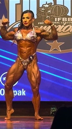 Anna Terzo's Winning Posing Routine on Stage!
