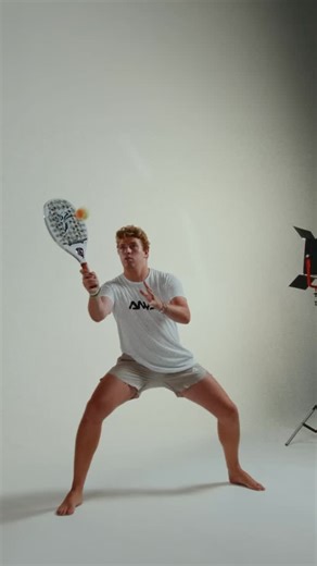 Giovanni Cariani on Instagram: "Nova Poison by Gigio Cariani - Porque nossa evolução é constante. ❗️18k — carbono de alta performance que combina leveza rigidez e controle, oferecendo potência explosiva e máxima precisão. 🔅 ABS GEL — tecnologia AMA de absorção de impactos, mais conforto em cada golpe. Δ DELTA RUBBER AMA IMPACT — sistema exclusivo de absorção no coração da raquete. ‼️ Dumpershield System — reforço estrutural em todo o frame, mais estabilidade e durabilidade. ⚫️ EVA SOFT — o EVA 