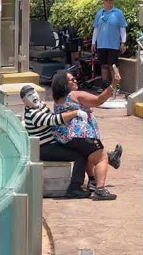 Nobody saw this coming from Tom 🤣 #seaworldmime #tomthemime #shorts