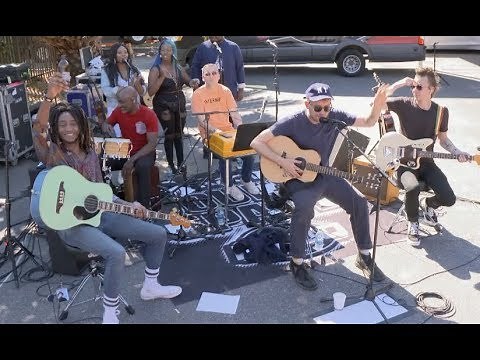 EXCLUSIVE: Gorillaz Street Performance of "Humility"