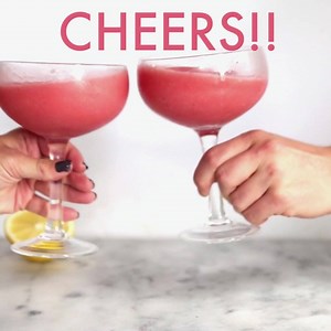 Don't let summer pass you by without making Frosè! These Frosé...