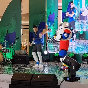 Whoop! There it is! Eric "Eruption" Tai and JIP are making a clean sweep on the dance floor! #FIBAWC #WinForAll #JIPForTheWin | Samahang Basketbol ng Pilipinas - SBP